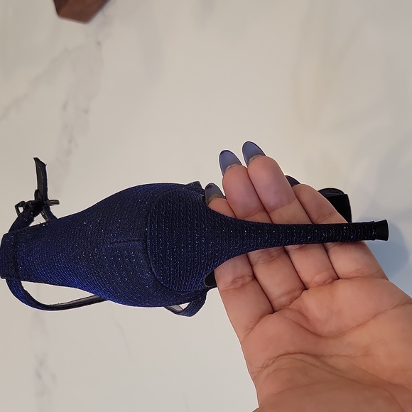 Shoes - Picture 6 of 7